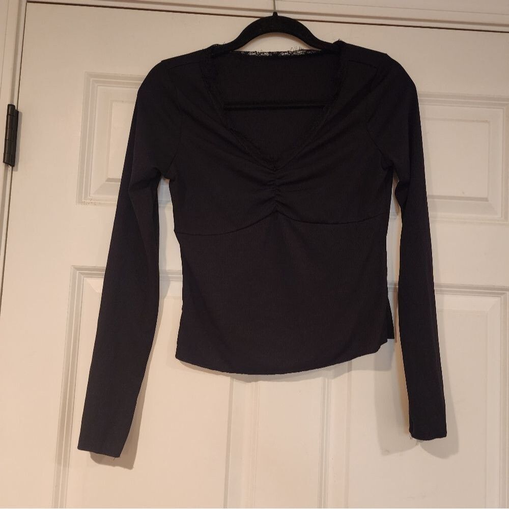 Stretchy black lace trim long sleeve top M